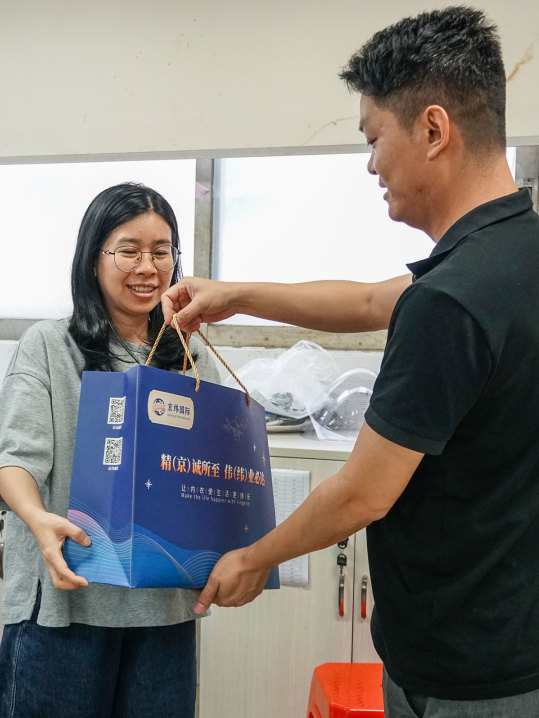 明月照千里，福利暖人心。東莞京福、京緯、京翼服裝有限公司發(fā)中秋節(jié)福利啦!(圖16)