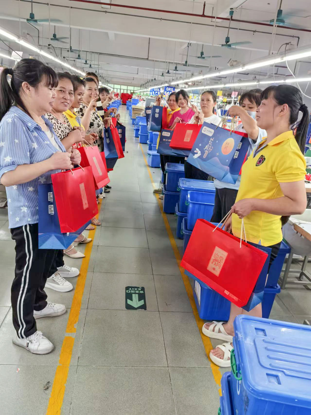 明月照千里，福利暖人心。東莞京福、京緯、京翼服裝有限公司發(fā)中秋節(jié)福利啦!(圖29)